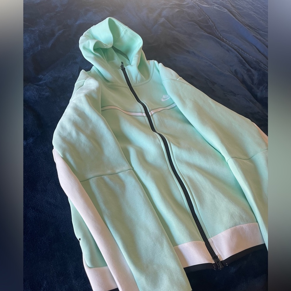 Nike tech double xl mint color never worn